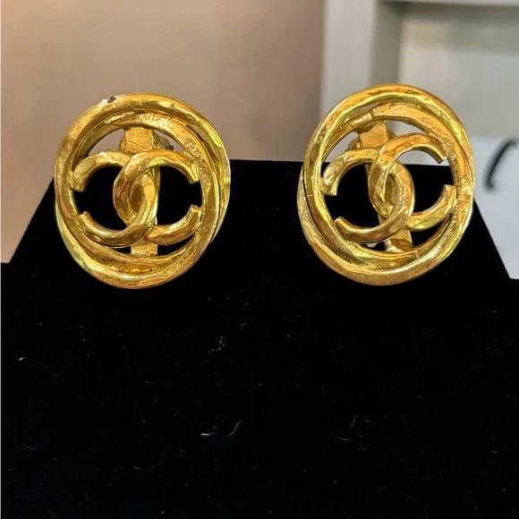 CHANEL Gold Earrings - Picture 4 of 8
